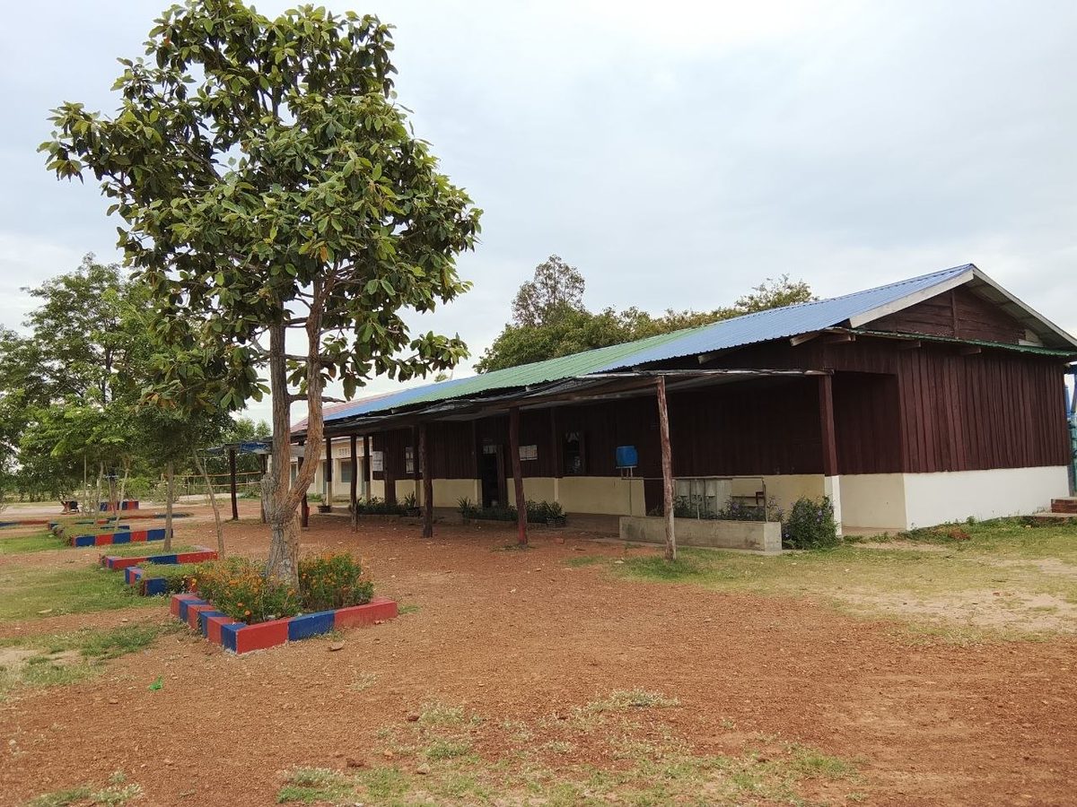 Arai Village School — school facilities